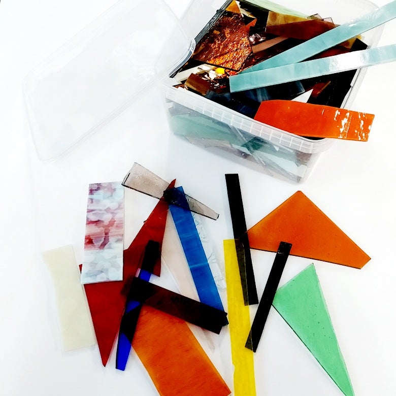 Kilopalalaatikko mosaiikki- ja tiffanylasia 2,5 kg